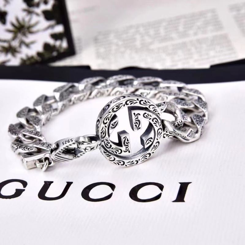 G*u*i bracelets